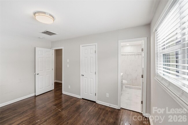 Building Photo - 2521 Dora Dr