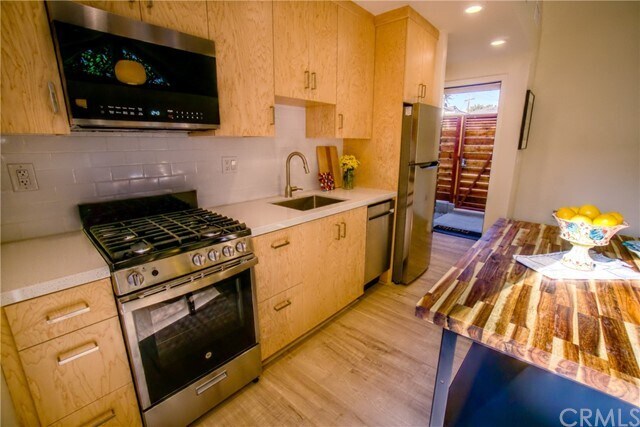 Foto del edificio - 795 W 10th St