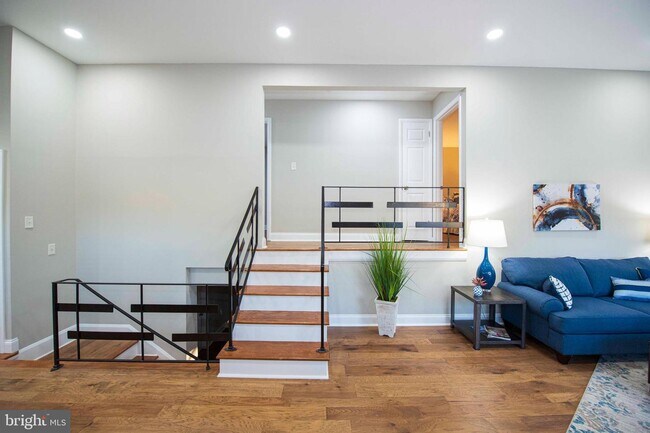 Building Photo - 6215 Addison Rd