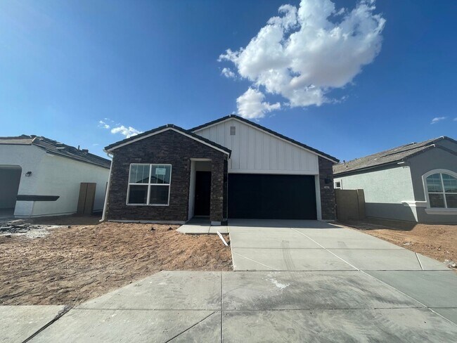 Building Photo - 40790 W Shaver Dr