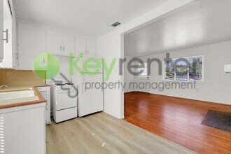 Building Photo - 5121 Da Rosa Dr