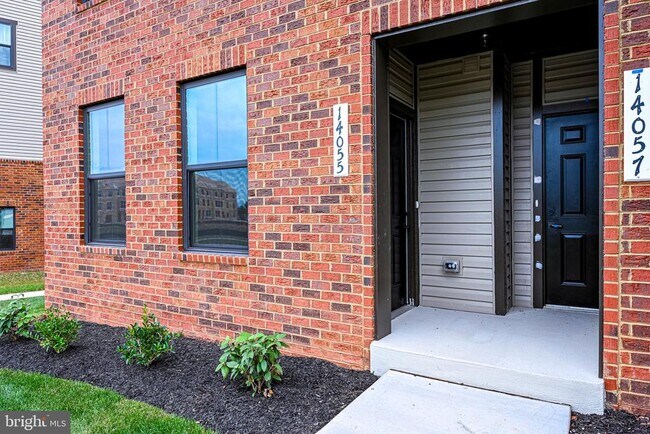 Building Photo - 14055 Sunrise Valley Dr