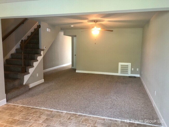 Foto del edificio - 2 Bed Townhome in Peculiar