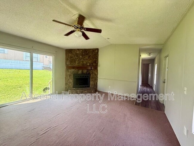 Foto del edificio - 8903 Nelson Rd