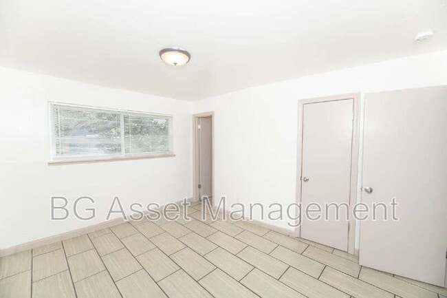 Building Photo - 728 Darina Ave