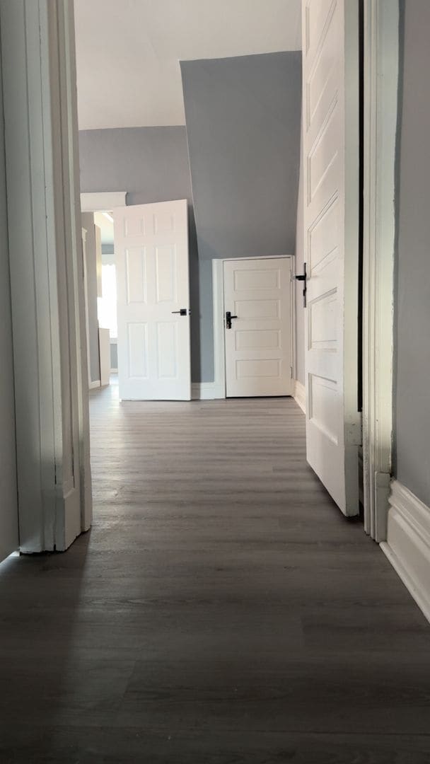 Foto del edificio - Beautiful renovated apartment with a ton of space!