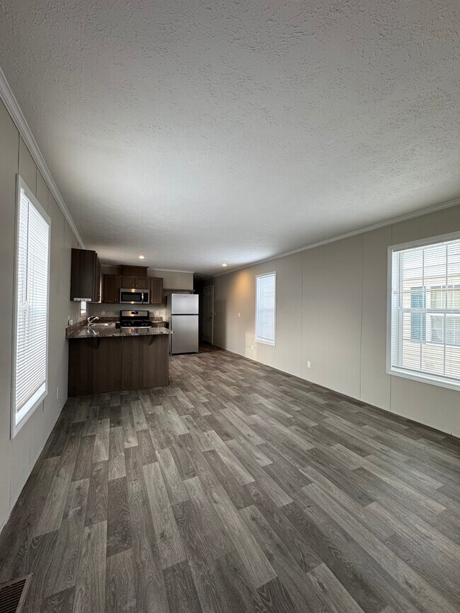 Foto del edificio - 2340 Maple Dr