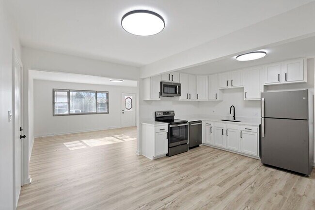 Foto del edificio - 6136 Hickorywood Dr
