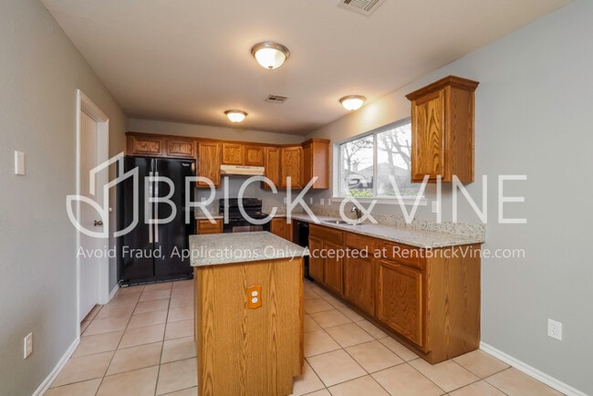 Foto del edificio - 17621 Cranbrook Rd