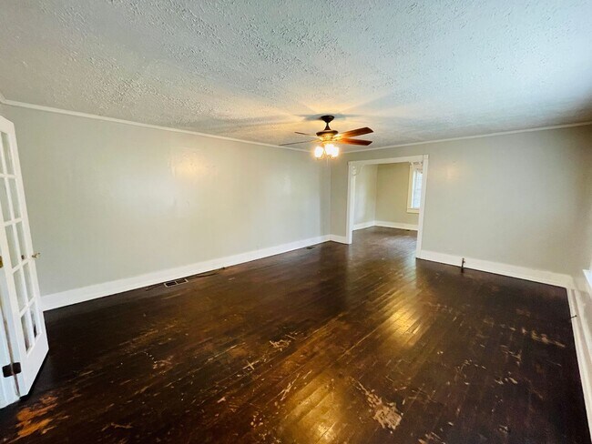 Building Photo - 3BR/1BA Home