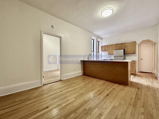 Foto del edificio - 12 Pinehurst Avenue