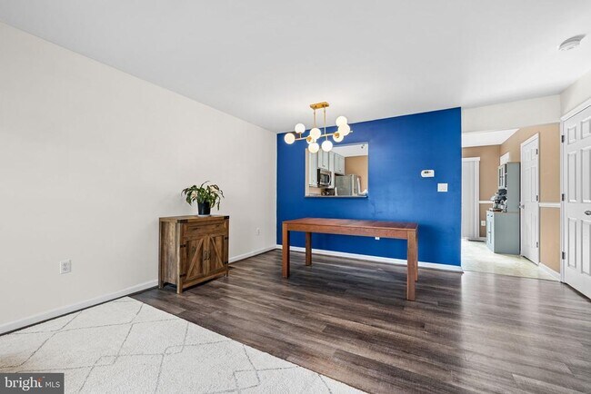 Foto del edificio - 574 Highland Towne Ln