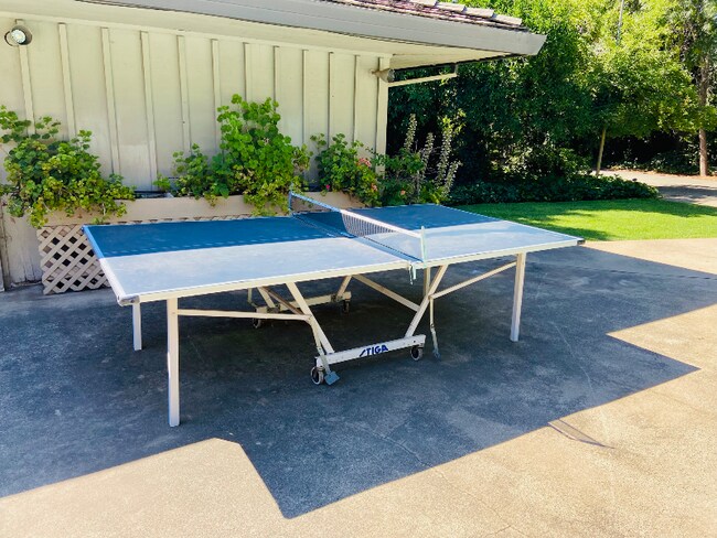 Foto del edificio - 914 Arbutus Ave