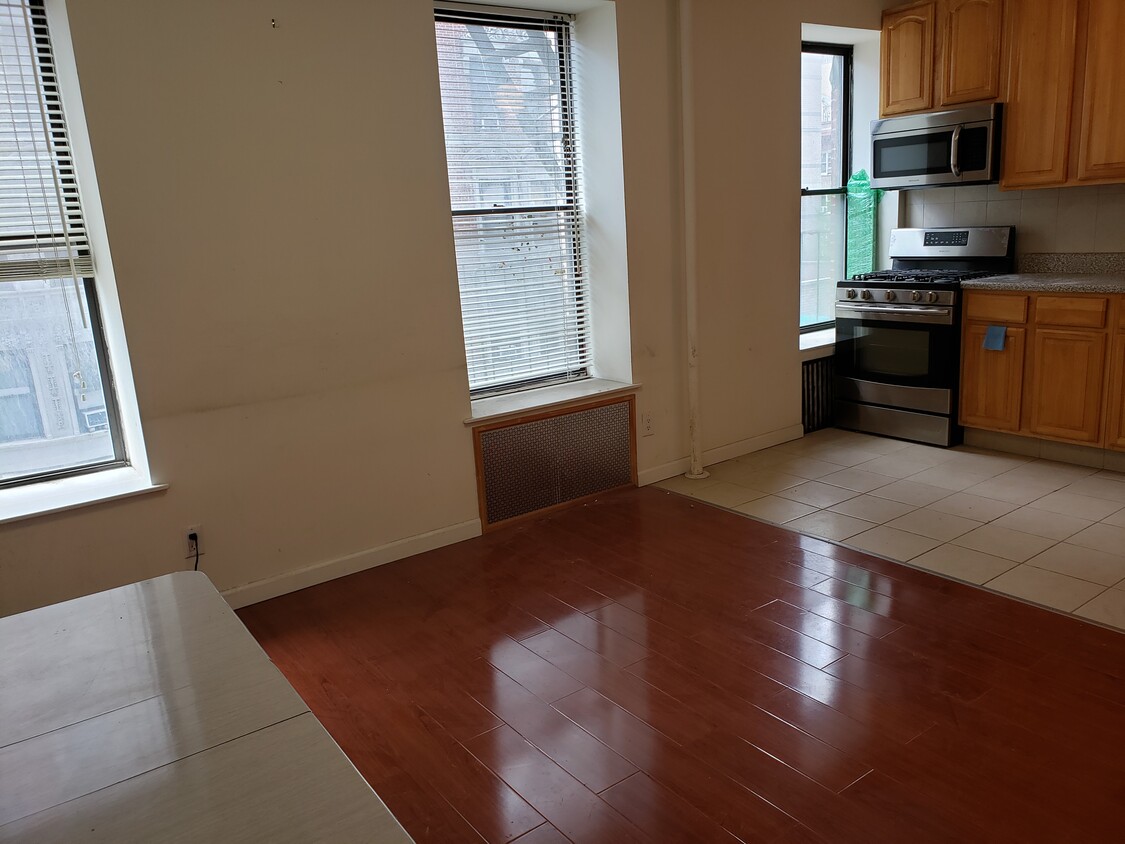 Living room with open Kitchen - 36 Market St