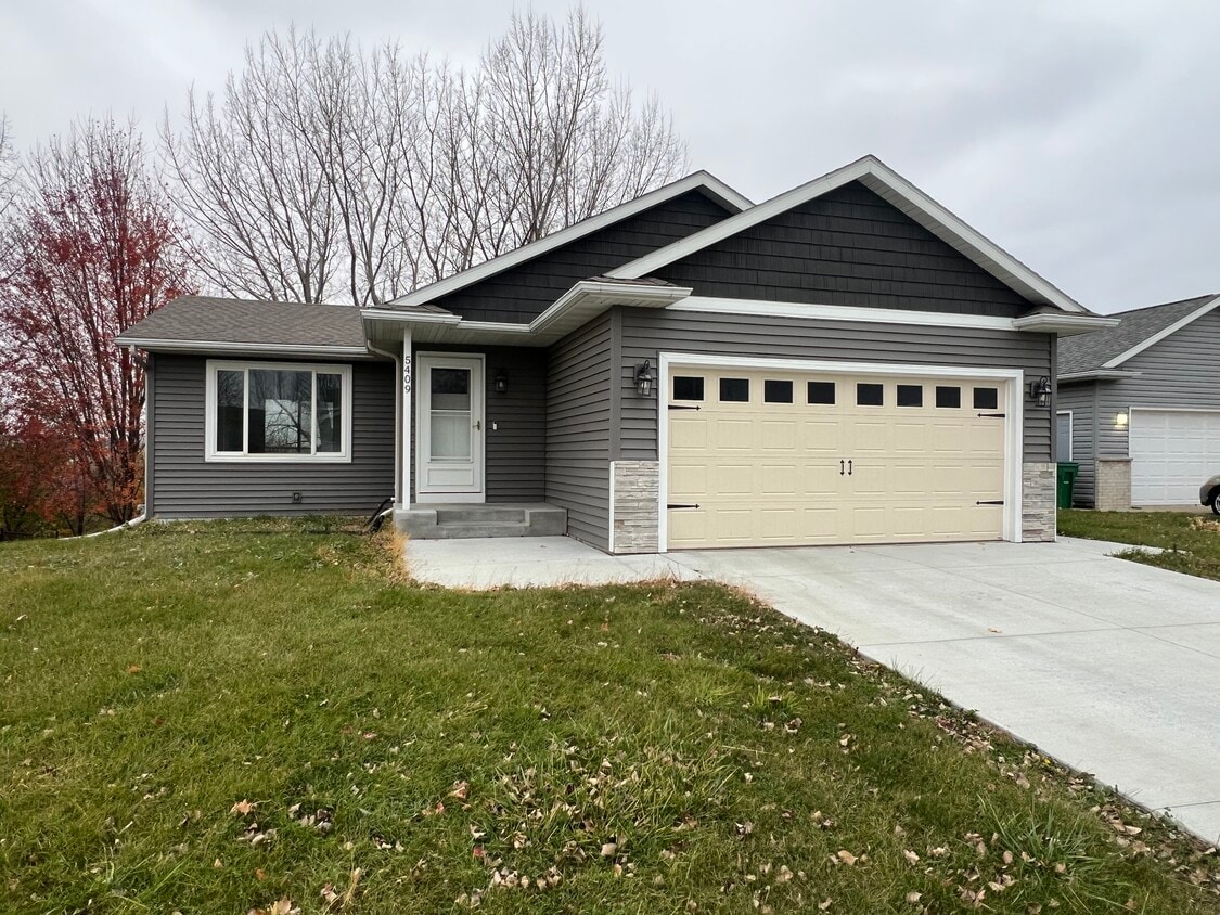 Primary Photo - 5409 King Arthur Dr NW