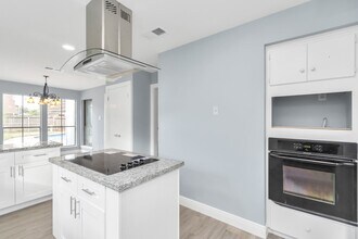 Building Photo - 3514 Summit Ln