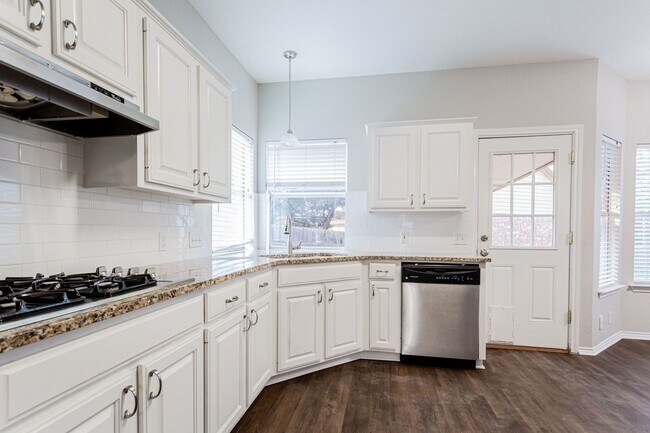 Foto del edificio - 4BR/3BA Family Home – Beautiful and Spacious!