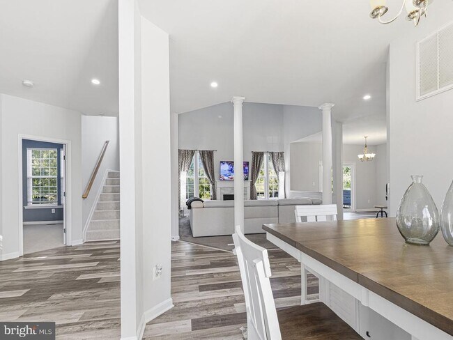 Foto del edificio - 45370 Barefoot Dr