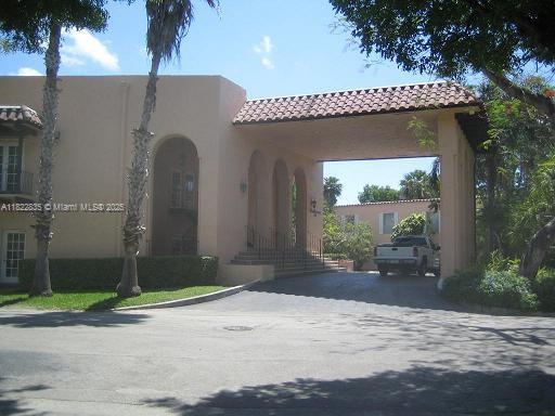 Building Photo - 10790 N Kendall Dr