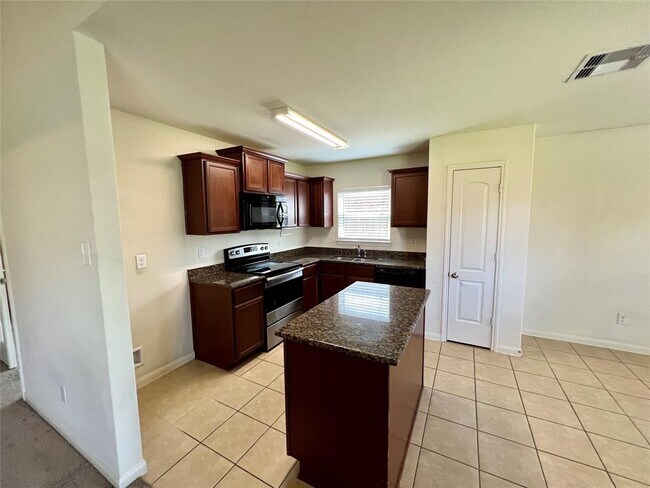 Foto del edificio - 8811 Nicoli Creek Dr