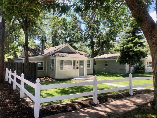 Building Photo - SUPER CUTE REMODELED 2BD COTTAGE ON OVERSI...