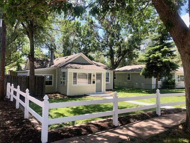 Foto del edificio - SUPER CUTE REMODELED 2BD COTTAGE ON OVERSI...