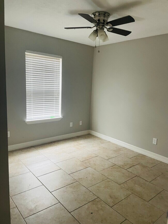 Building Photo - 129 Gage Ave