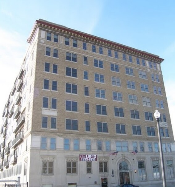 Carlton Lofts Apartments in Detroit, MI