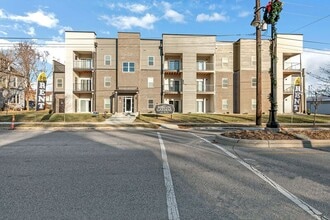 Building Photo - 1601 E Main St