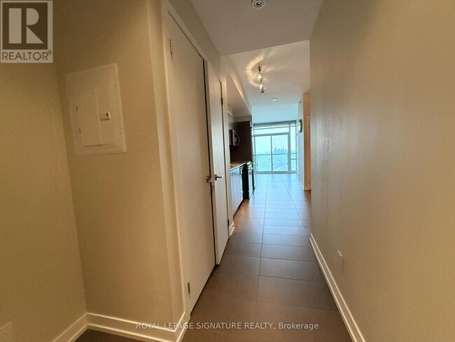 Building Photo - 170 Fort York Blvd