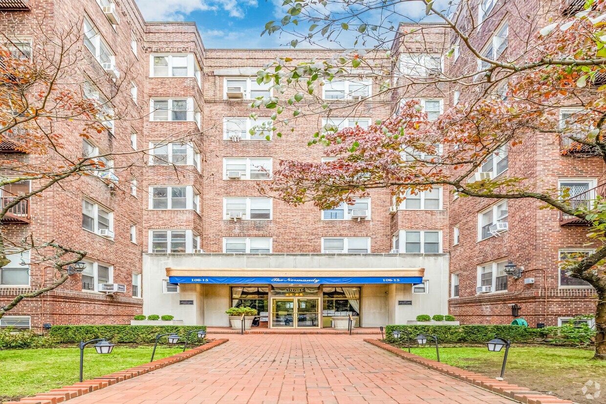 Primary Photo - 10615 Queens Blvd