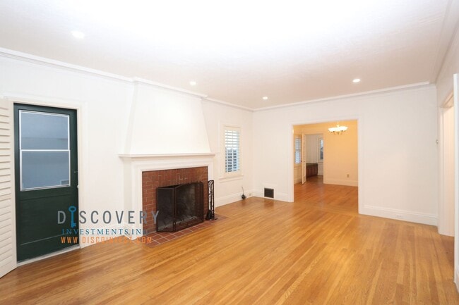 Building Photo - 841 Warfield Ave