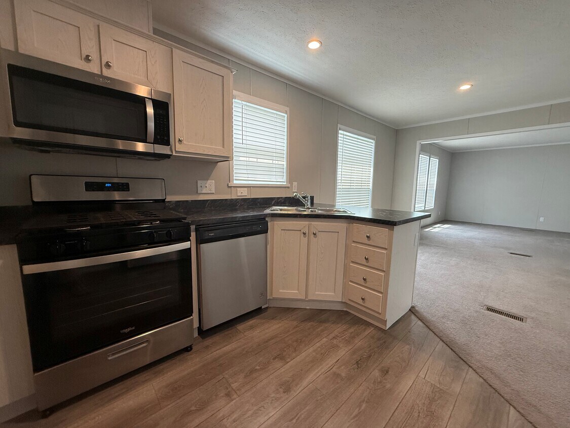 Foto principal - 46000 Geddes Rd