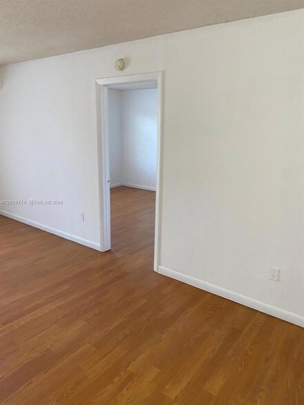 Foto del edificio - 8240 SW 210th St