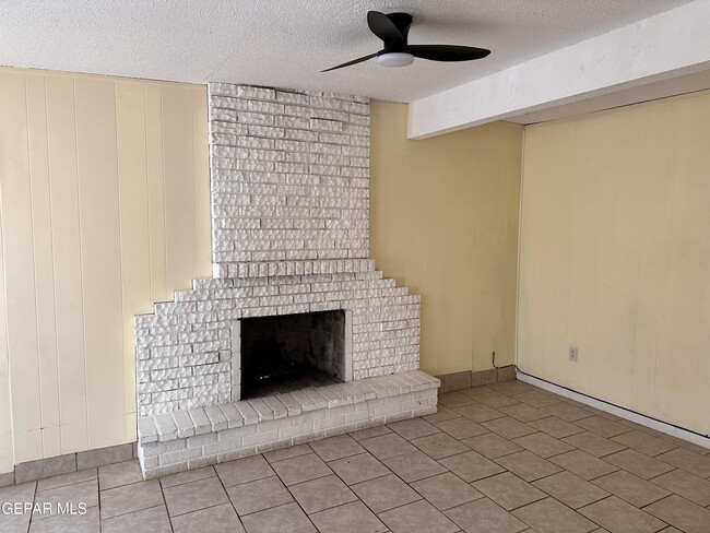 Building Photo - 5520 Salem Dr