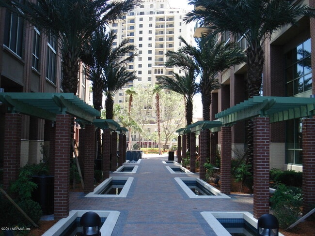 Building Photo - 1431 Riverplace Blvd