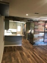 Building Photo - 404 N Board St