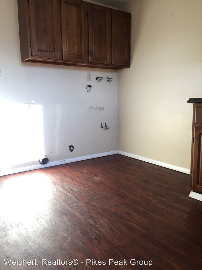 Building Photo - 2911 La Estrella Cir