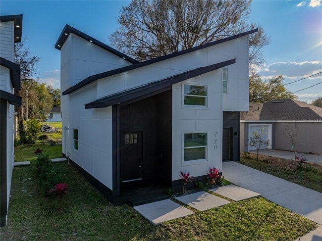 Building Photo - 720 W 14th St