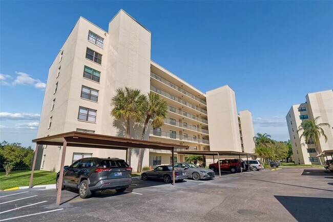Foto del edificio - 900 Cove Cay Dr