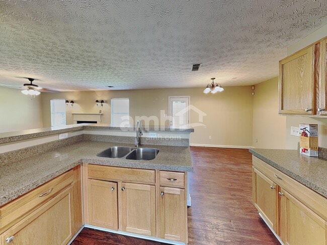 Building Photo - 2207 Lazy Days Rd