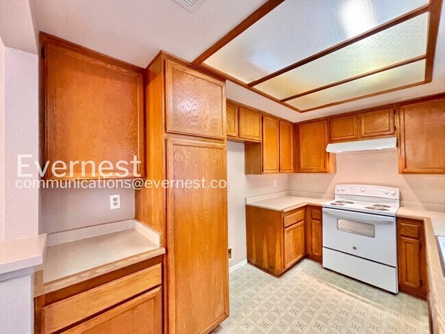 Foto del edificio - 2 Bed, 1 Bath Home with Garage / Pet-Friendly / Vouchers Accepted / Available Soon!