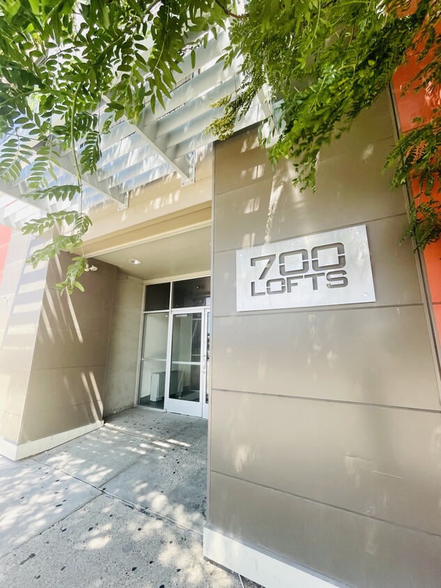 Entrada - 700 Lofts