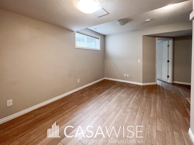 Photo du bâtiment - 11307-11379 79 Ave NW