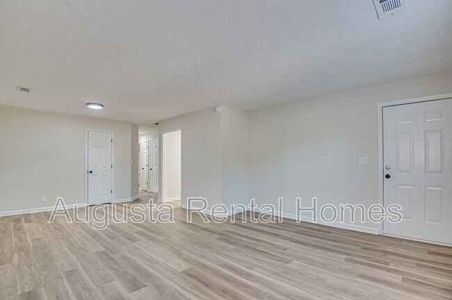 Building Photo - 34 Conifer Ct