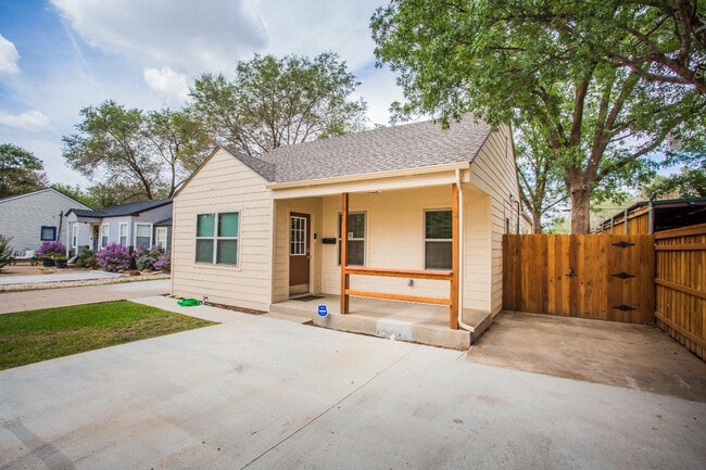 Building Photo - 2418 23rd St