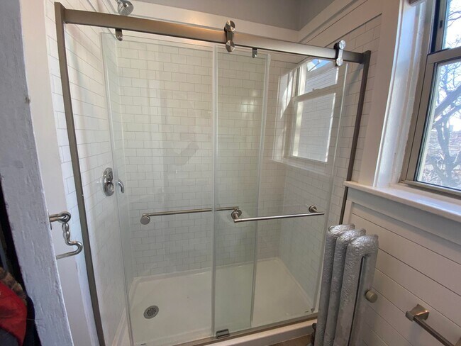 Foto del edificio - 1307 W Newport Ave