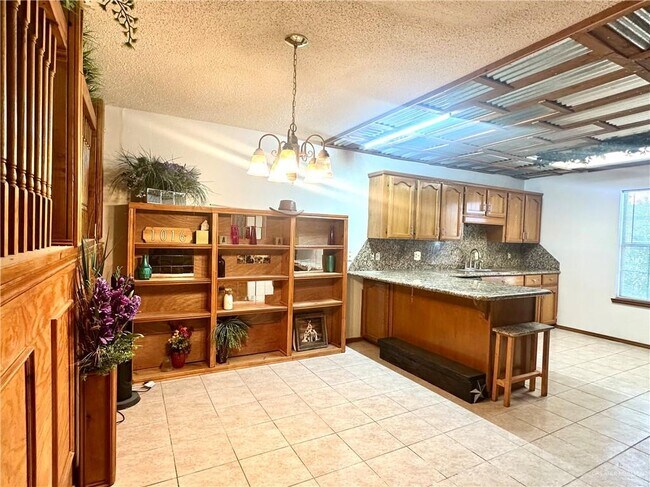 Building Photo - 1016 Fairway Dr
