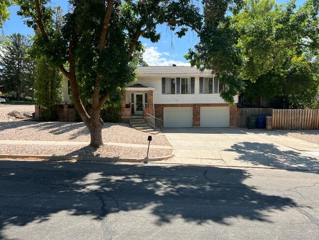 Building Photo - 1597 Navajo Dr