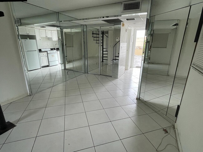 Building Photo - 4121 NW 26th St